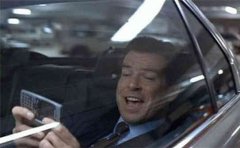 盘点007用过的手机：原来邦德最爱索尼